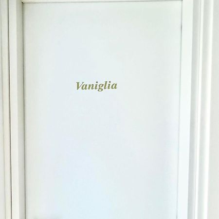 Essence Domus Vaniglia Matera Bagian luar foto